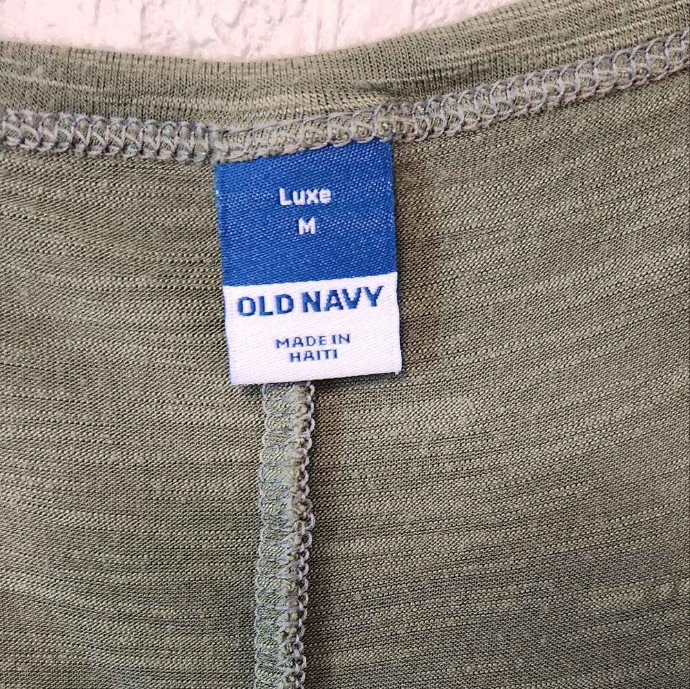 Old Navy Women's Oversized Luxe Slub-Knit Tunic T-Shirt, Green, Size: M - Picture 4 of 5